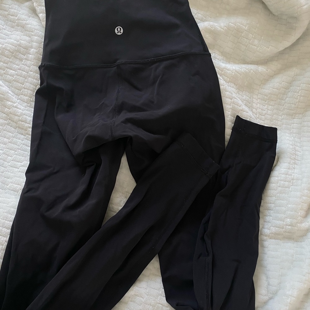 Black lulu lemon leggings size 2 wunder under